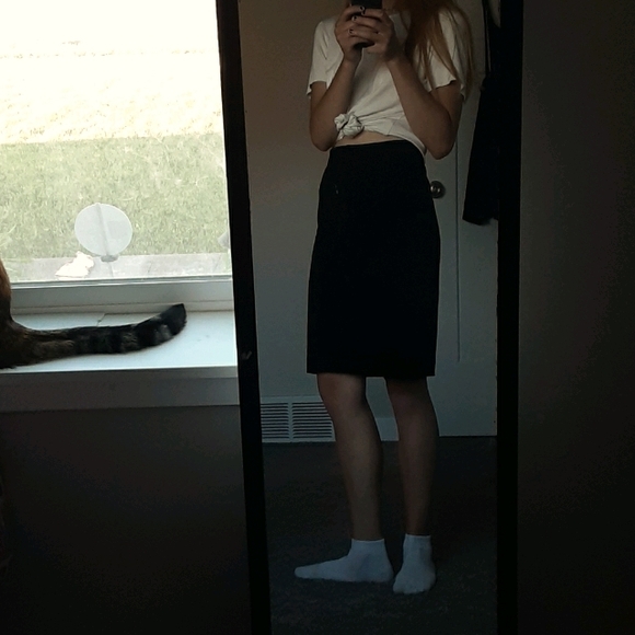 Very cute black skirt - Picture 2 of 5